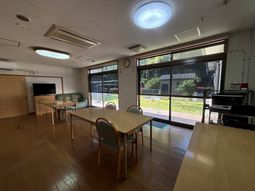 光が差し込む部屋