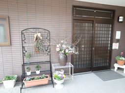 エントランスの花と緑