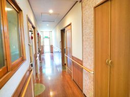 明るい廊下の様子