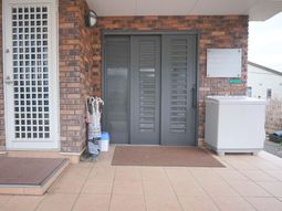 レンガ造りのエントランス