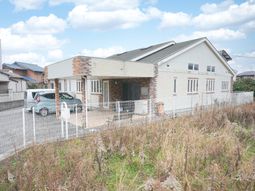 明るい建物のエクステリア