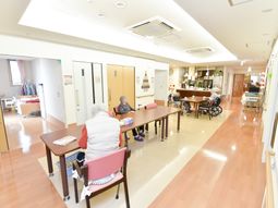 清潔で明るい食堂風景