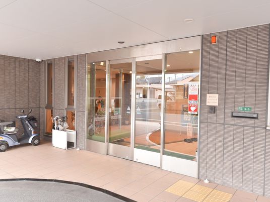 広々としたエントランス風景