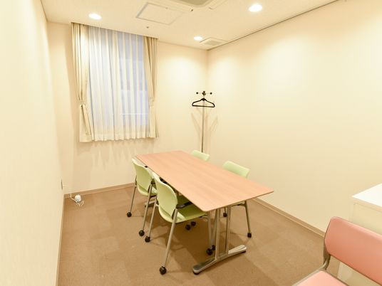 シンプルな多目的室