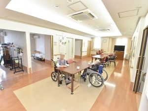 広々とした明るい共有スペース