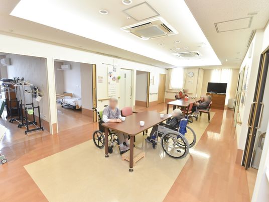 広々とした明るい共有スペース