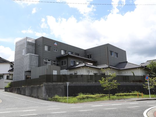 現代的な建物の外観