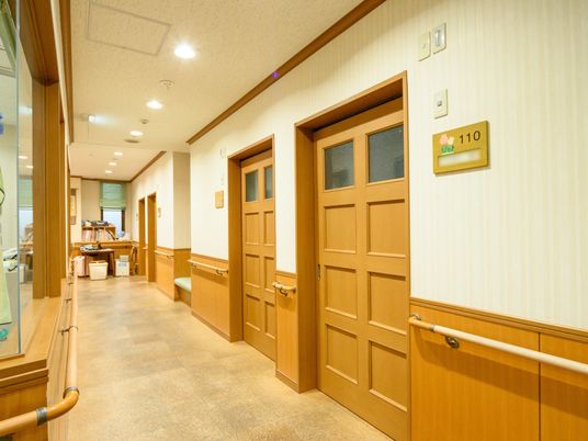 廊下と部屋番号表示