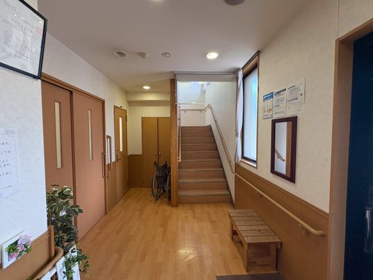手すり付き廊下と階段  