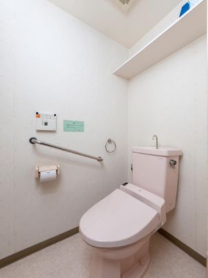 手すり付きトイレ空間