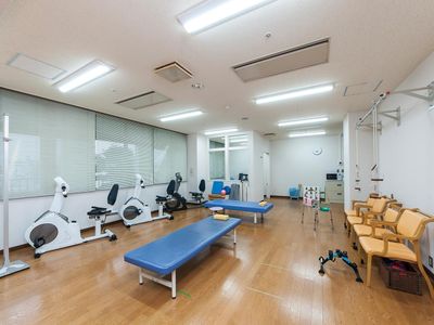 機能訓練室の清潔な空間