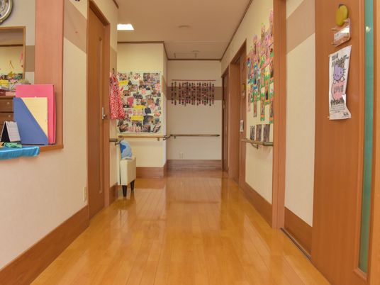 廊下の明るい光景
