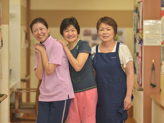 笑顔のスタッフ三人組