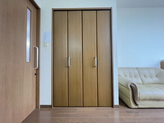 ゆったりとした居室の扉