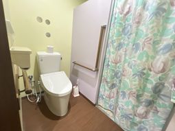明るい浴室の一角