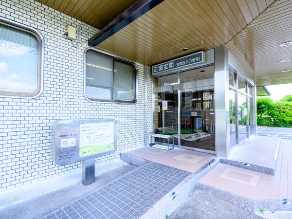 清潔感あるエントランス