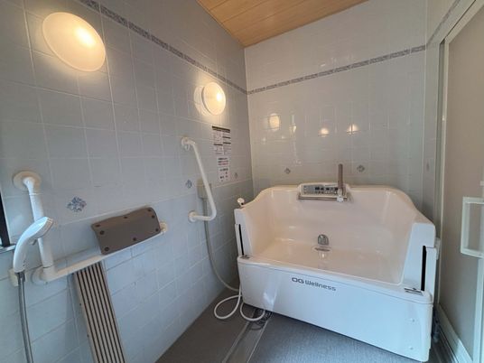 広々とした浴室