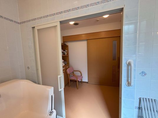 明るい空間の浴室