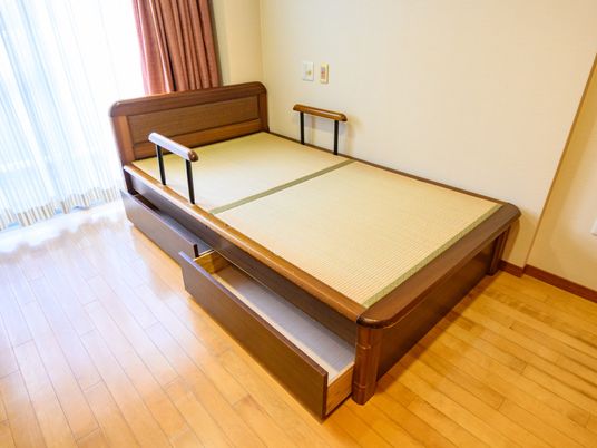 落ち着いた色合いの居室