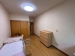 居室のベッドと収納  