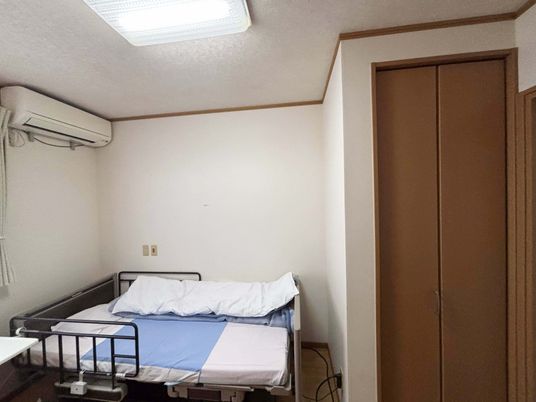 ベッドのある居室