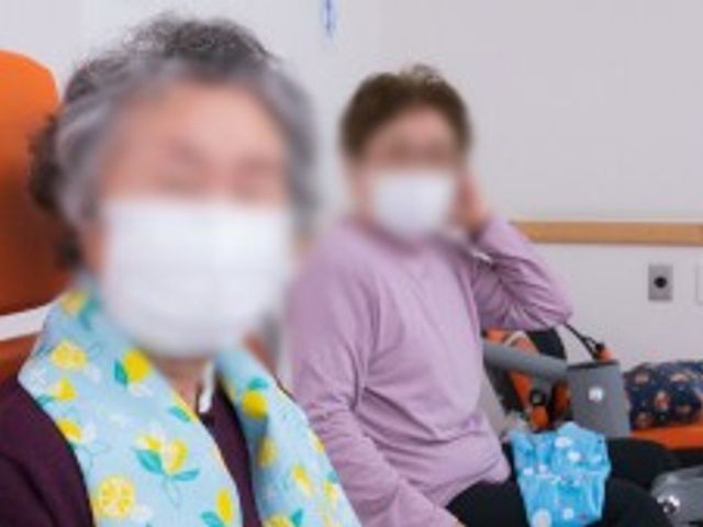 リビングの様子 リビング ゆったりとした空間で、リラックスしながら過ごせる椅子が配置されています。スタッフとの交流も可能です。