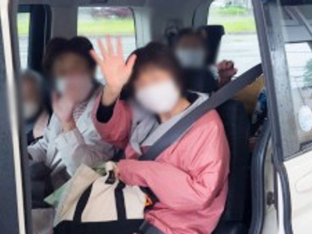 スタッフイメージ車内 スタッフイメージ スタッフが移動中の様子です。明るい雰囲気で協力的なチームです。