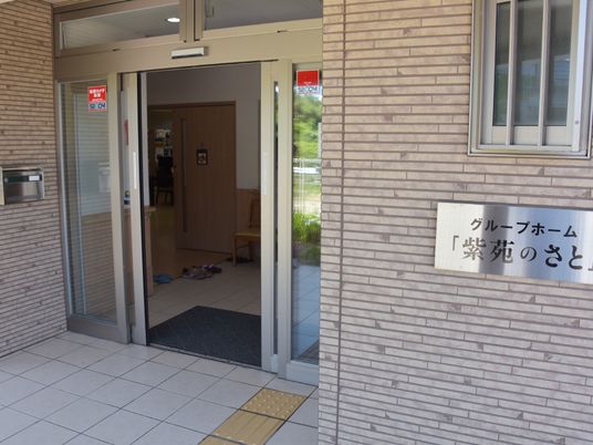 エントランスの自動ドア