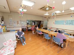 広々とした明るい共有スペース