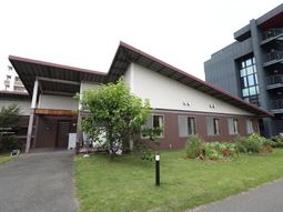 建物と緑のある風景