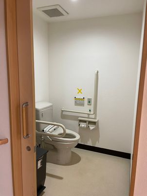 手すり付の安全なトイレ