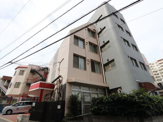 都会の建物外観