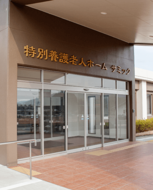 純な装飾のエントランス