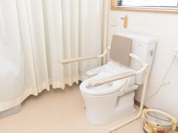 手すり付きトイレ設備