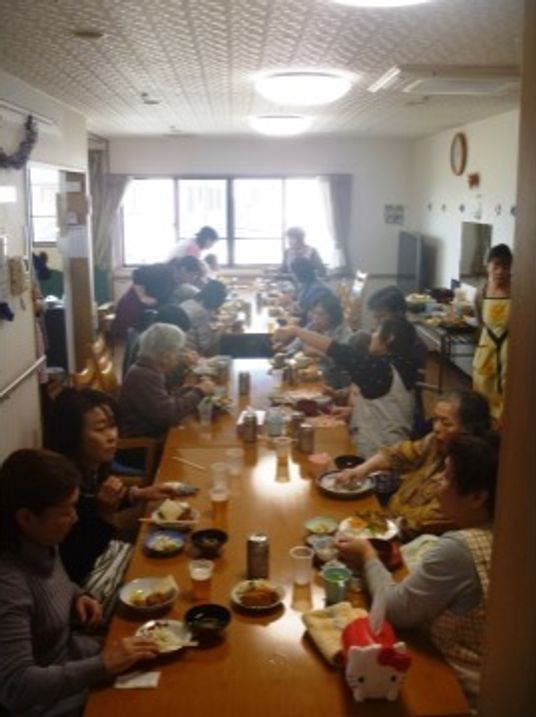 食事の時間のダイニングルーム