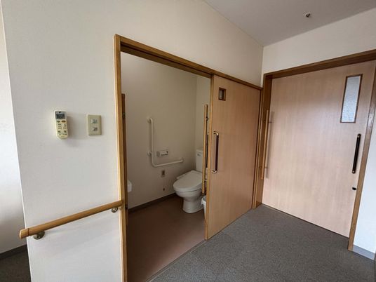 簡易トイレ付き廊下