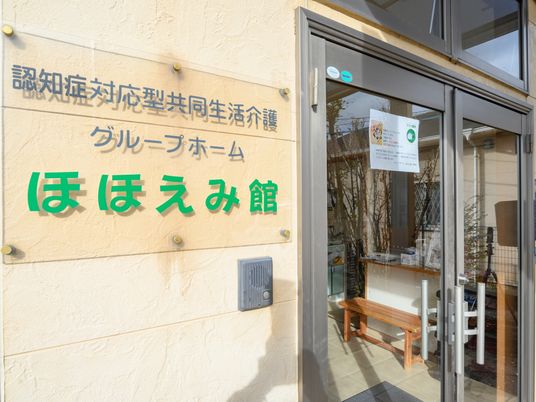 明るいエントランス表札