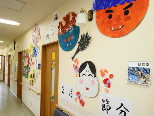廊下の壁飾り