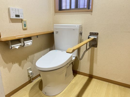 手すり付きトイレ