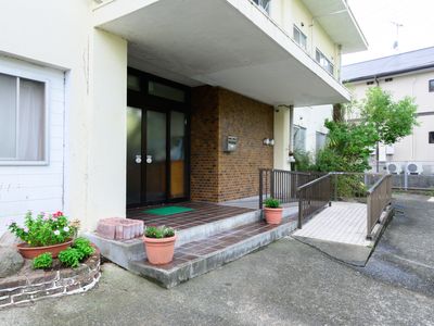 エントランスの清潔な空間