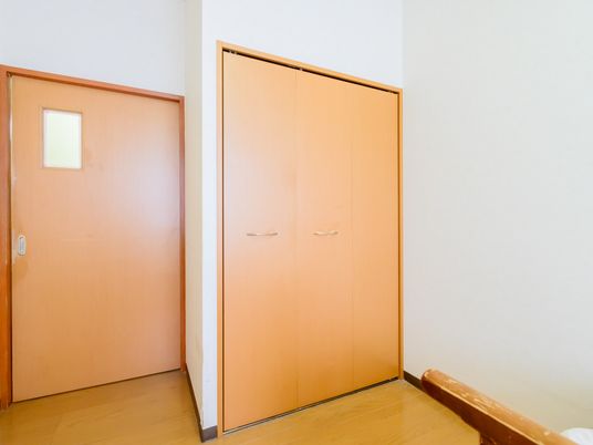 広々とした居室の入口
