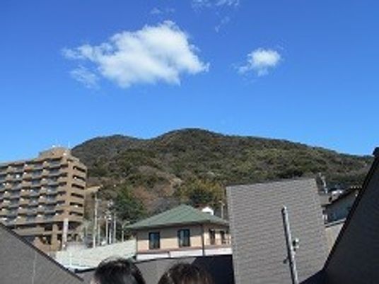 周辺の風景を望む