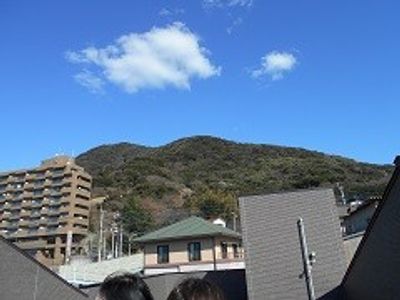 周辺の風景を望む