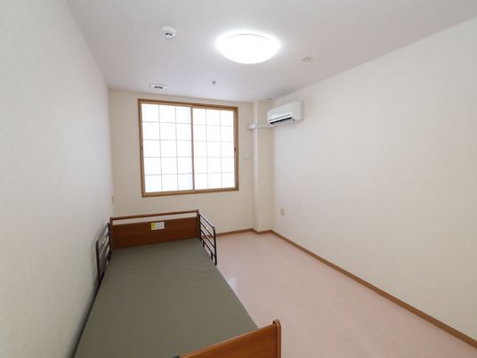 シンプルな和室居室