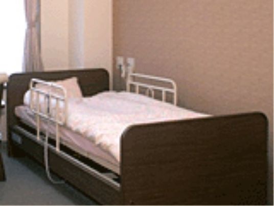 快適な居室のベッド