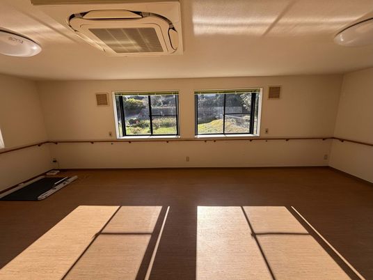 日差しが入る明るい部屋