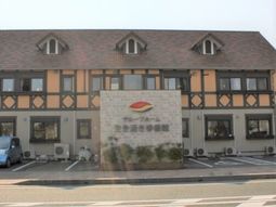 施設の外観と看板