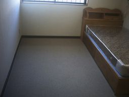 シンプルな居室空間