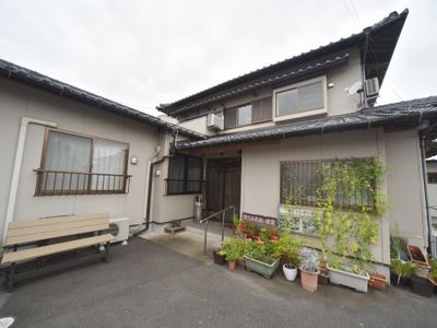 和風外観の明るい施設