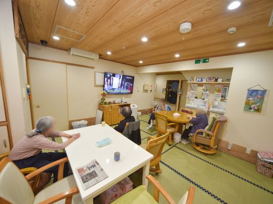 暖かみのある休憩室風景